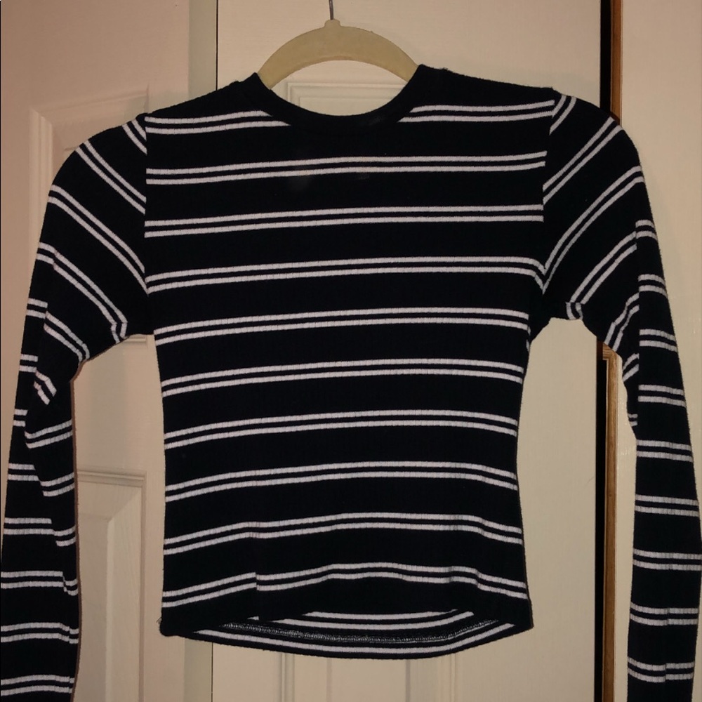 BRANDY MELVILLE crop top